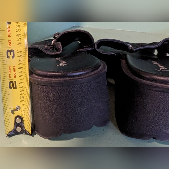 Bare Traps, Chunky Sole Black Leather Slip Sandals, Size 9.5 M - Picture 6 of 8